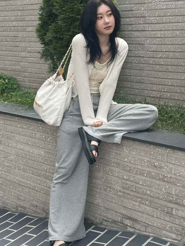 Chaeryeong - ITZY (채령) photo 2 of 660