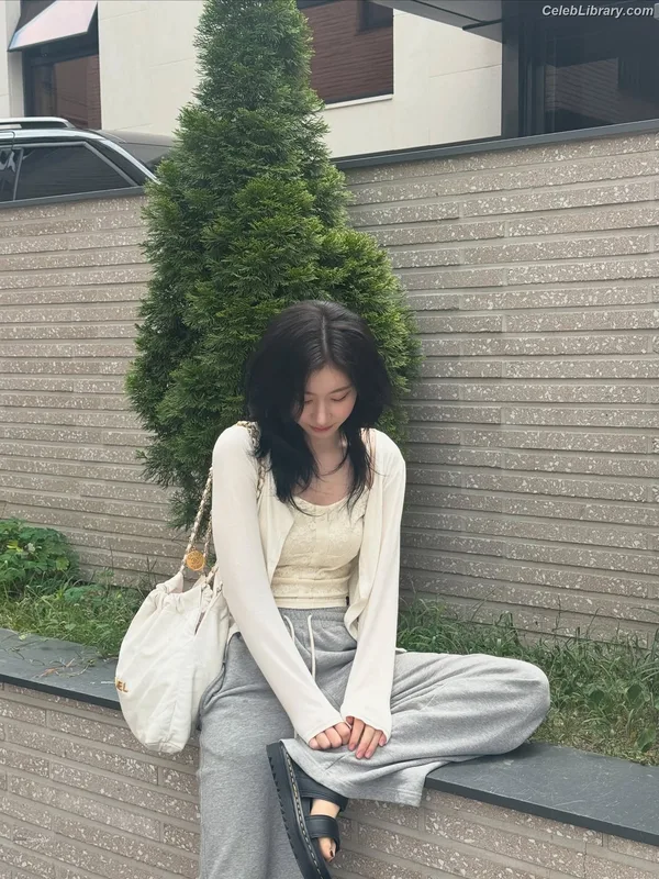 Chaeryeong - ITZY (채령) photo 4 of 660