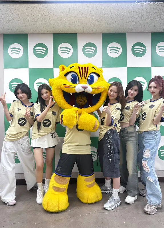 Chaeryeong - ITZY (채령) photo 5 of 660