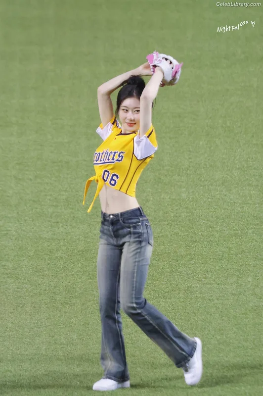 Chaeryeong - ITZY (채령) photo 6 of 660