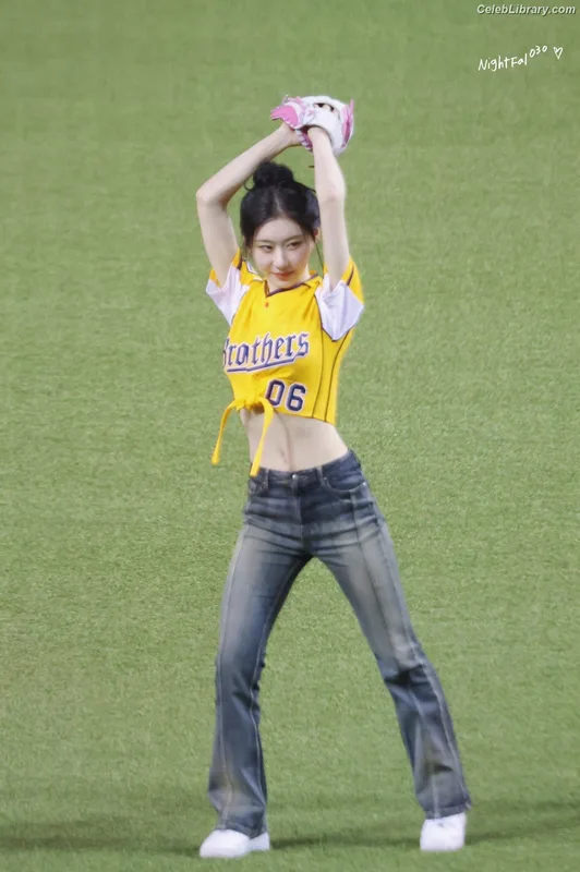 Chaeryeong - ITZY (채령) photo 8 of 660