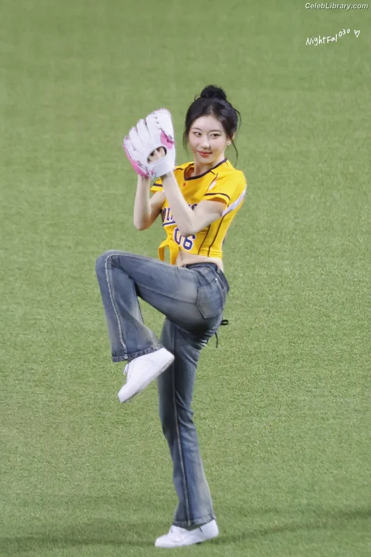 Chaeryeong - ITZY (채령) photo 9 of 660