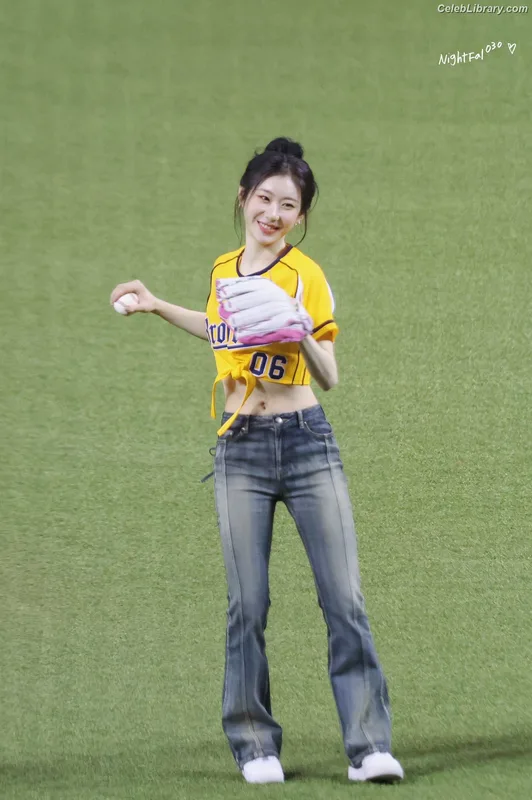 Chaeryeong - ITZY (채령) photo 11 of 660