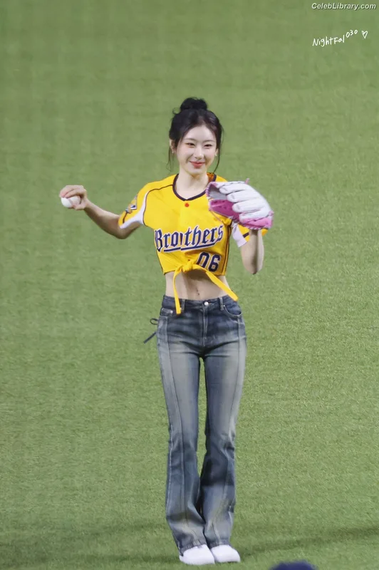 Chaeryeong - ITZY (채령) photo 12 of 660