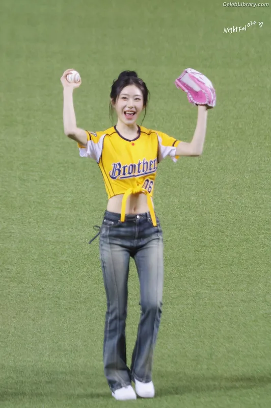 Chaeryeong - ITZY (채령) photo 13 of 660