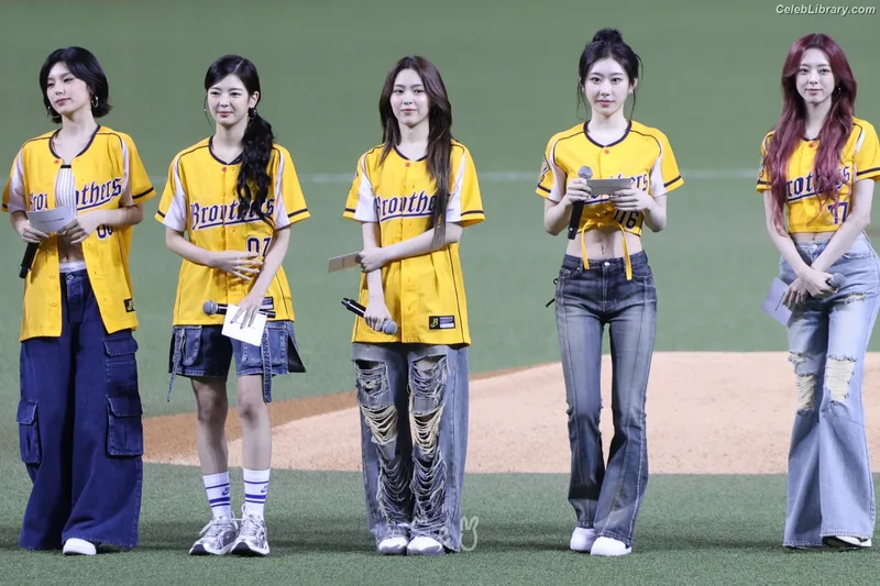 Chaeryeong - ITZY (채령) photo 14 of 660