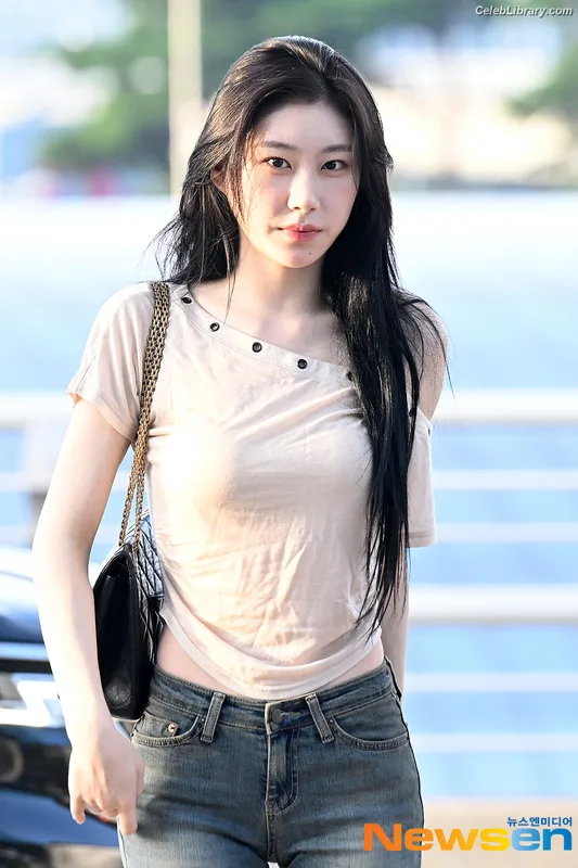 Chaeryeong - ITZY (채령) photo 15 of 660