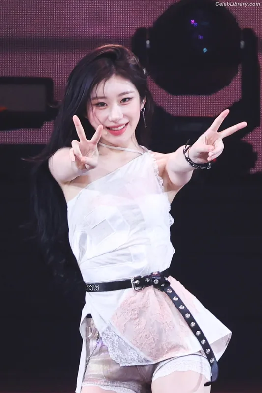 Chaeryeong - ITZY (채령) photo 23 of 660
