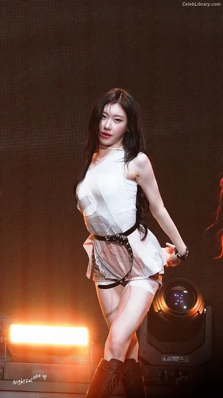 Chaeryeong - ITZY (채령) photo 2 of 660