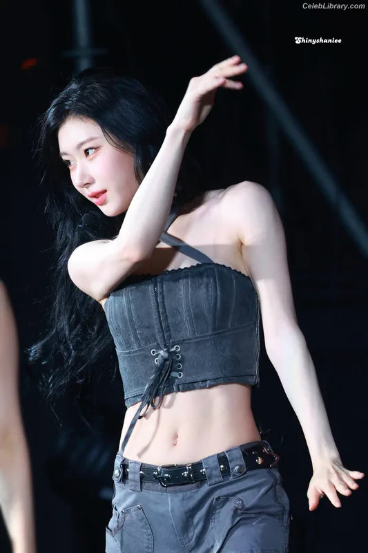 Chaeryeong - ITZY (채령) photo 9 of 660