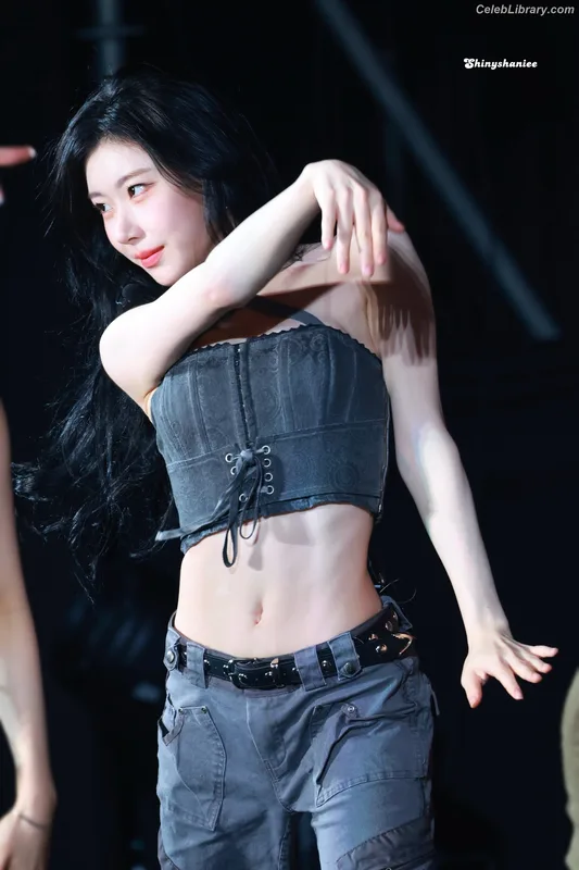 Chaeryeong - ITZY (채령) photo 10 of 660