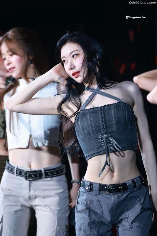 Chaeryeong - ITZY (채령) photo 11 of 660