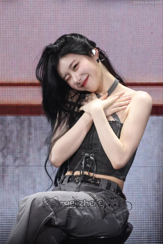 Chaeryeong - ITZY (채령) photo 13 of 660