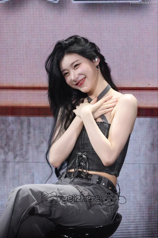 Chaeryeong - ITZY (채령) photo 14 of 660
