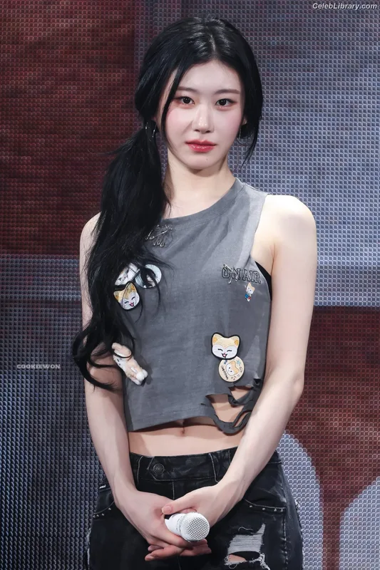 Chaeryeong - ITZY (채령) photo 3 of 660