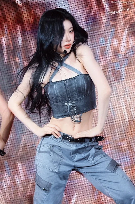 Chaeryeong - ITZY (채령) photo 4 of 660
