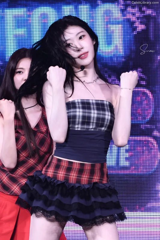 Chaeryeong - ITZY (채령) photo 7 of 660