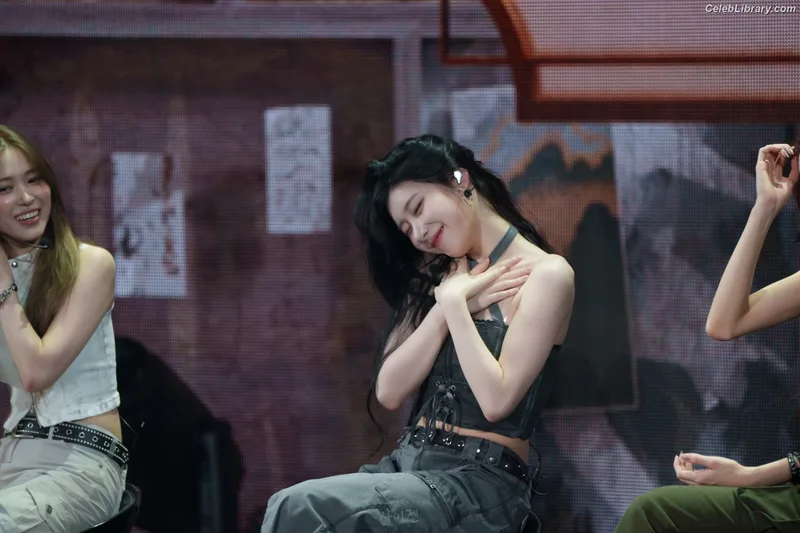 Chaeryeong - ITZY (채령) photo 10 of 660