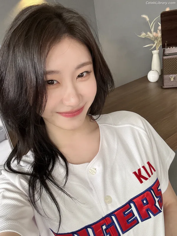 Chaeryeong - ITZY (채령) photo 18 of 660