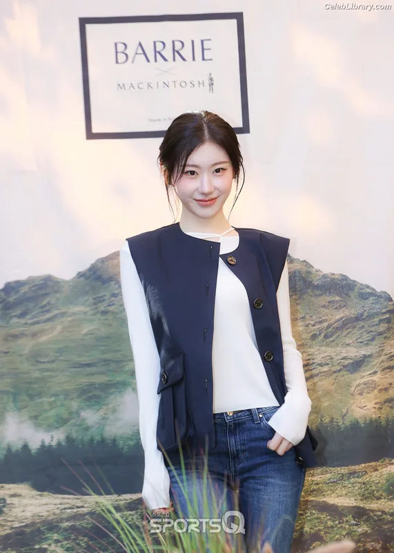 Chaeryeong - ITZY (채령) photo 7 of 660