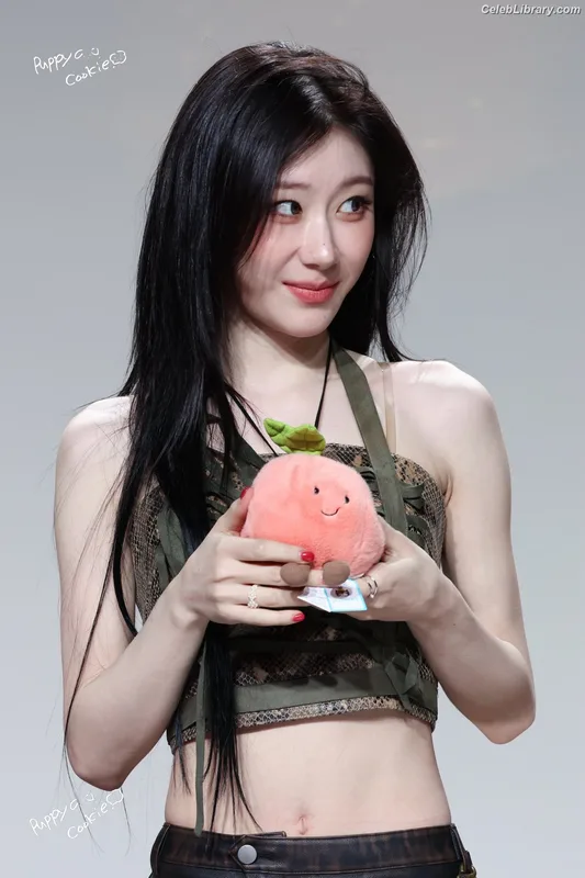 Chaeryeong - ITZY (채령) photo 12 of 660