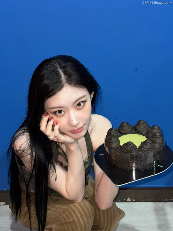 Chaeryeong - ITZY (채령) photo 15 of 660