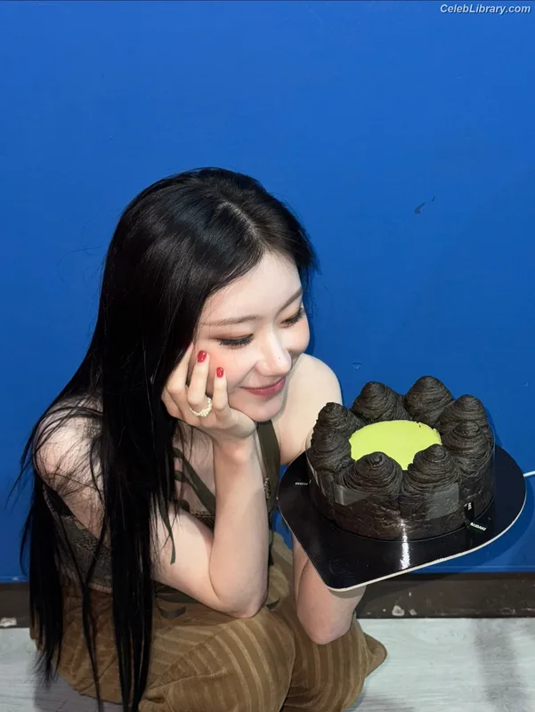 Chaeryeong - ITZY (채령) photo 17 of 660