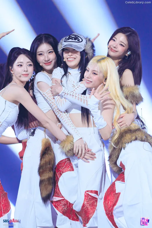 Chaeryeong - ITZY (채령) photo 24 of 660