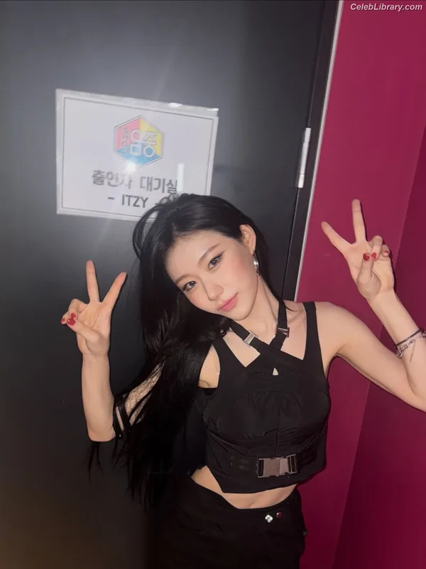 Chaeryeong - ITZY (채령) photo 3 of 660
