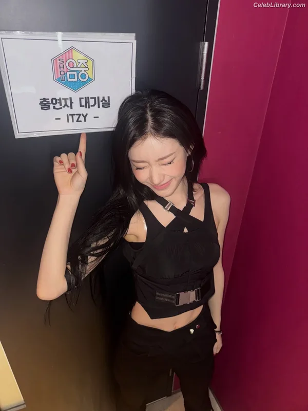 Chaeryeong - ITZY (채령) photo 4 of 660
