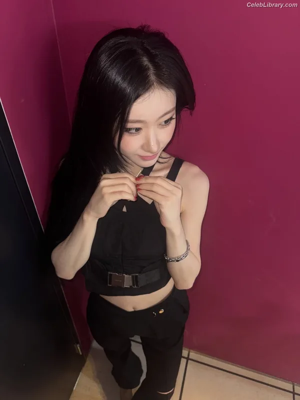 Chaeryeong - ITZY (채령) photo 5 of 660