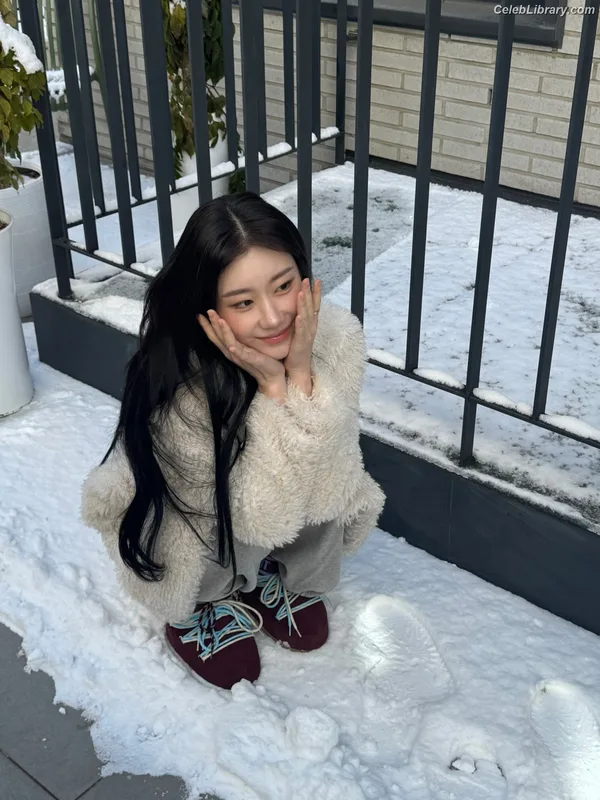 Chaeryeong - ITZY (채령) photo 8 of 660
