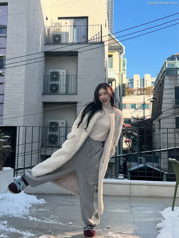 Chaeryeong - ITZY (채령) photo 10 of 660