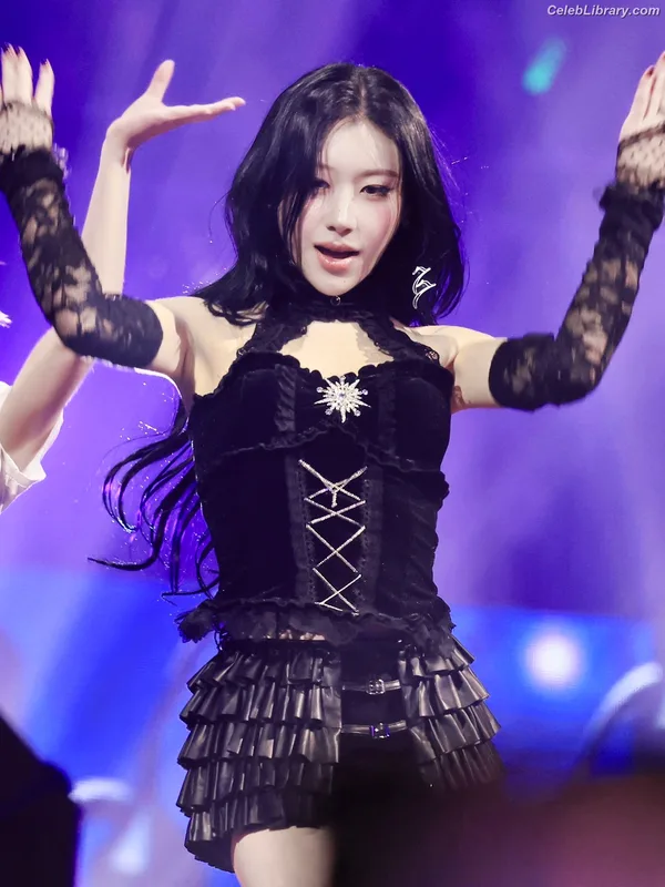 Chaeryeong - ITZY (채령) photo 17 of 660