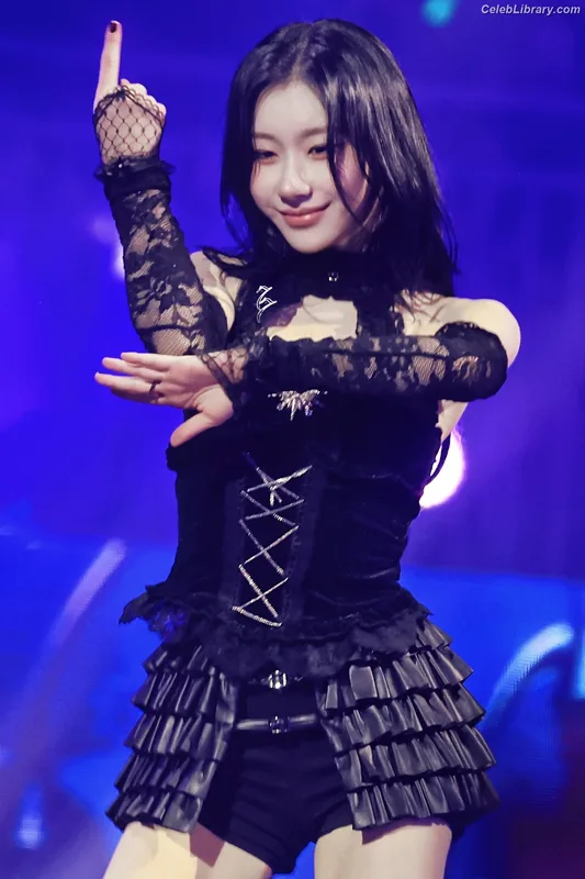 Chaeryeong - ITZY (채령) photo 19 of 660