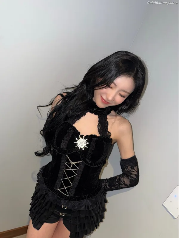 Chaeryeong - ITZY (채령) photo 22 of 660
