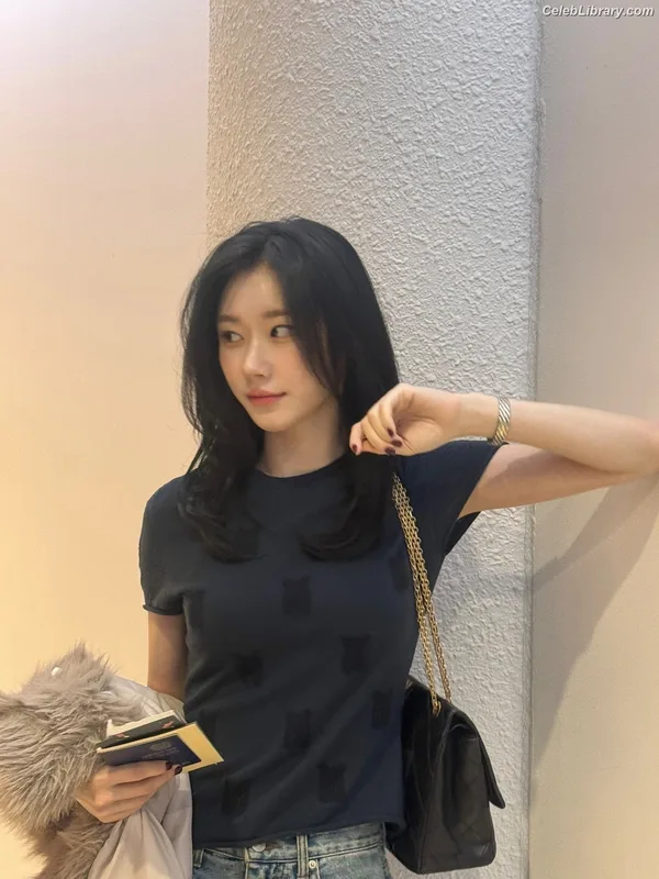 Chaeryeong - ITZY (채령) photo 7 of 660