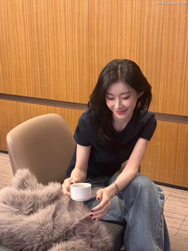 Chaeryeong - ITZY (채령) photo 9 of 660