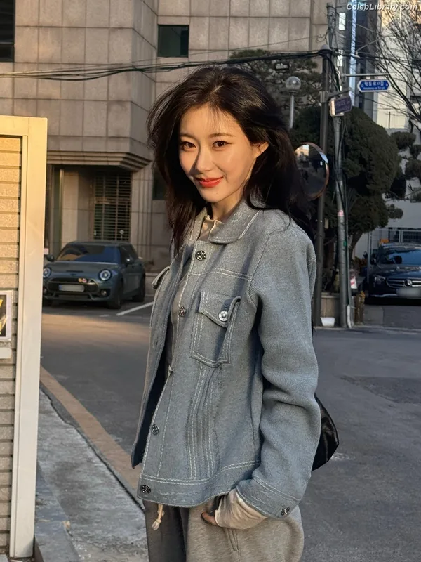 Chaeryeong - ITZY (채령) photo 1 of 660