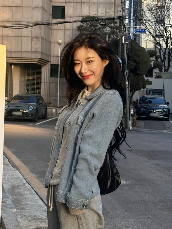 Chaeryeong - ITZY (채령) photo 2 of 660