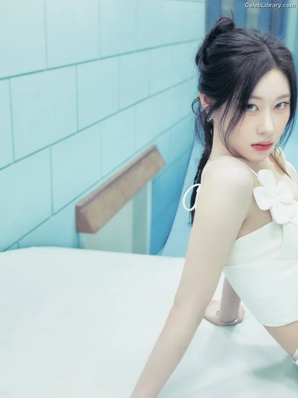 Chaeryeong - ITZY (채령) photo 3 of 660