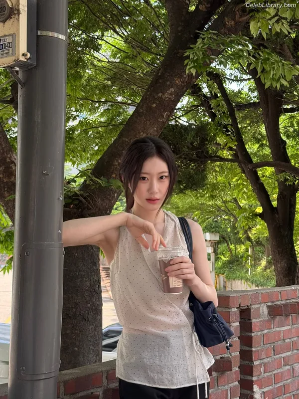 Chaeryeong - ITZY (채령) photo 4 of 660