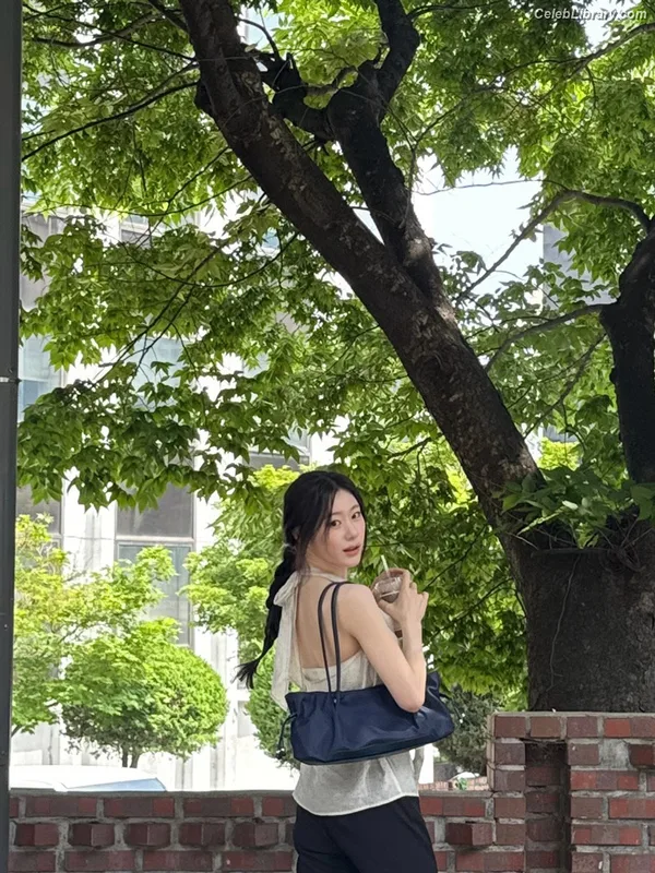 Chaeryeong - ITZY (채령) photo 9 of 660