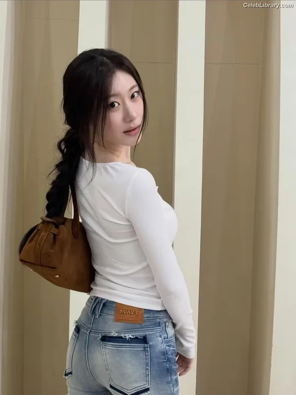 Chaeryeong - ITZY (채령) photo 16 of 660