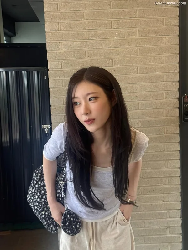Chaeryeong - ITZY (채령) photo 18 of 660