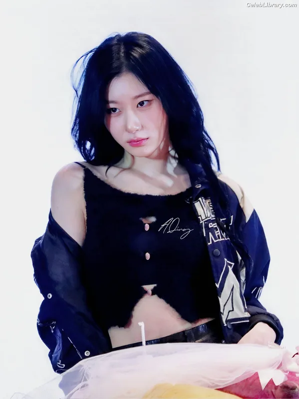 Chaeryeong - ITZY (채령) photo 1 of 660
