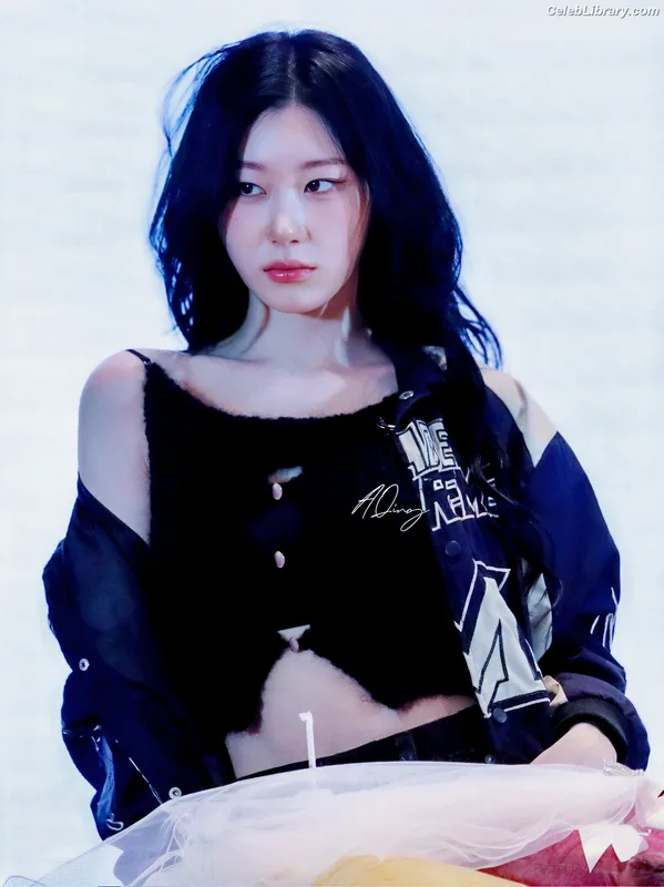 Chaeryeong - ITZY (채령) photo 2 of 660