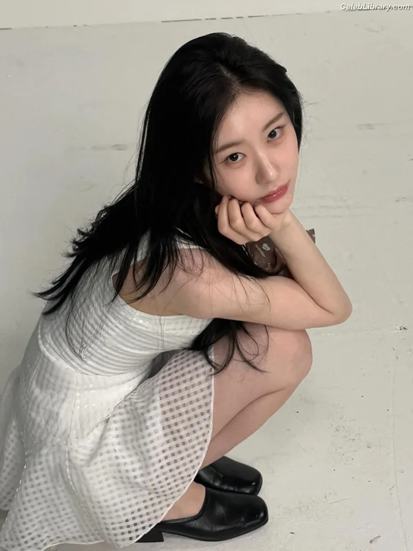 Chaeryeong - ITZY (채령) photo 13 of 660