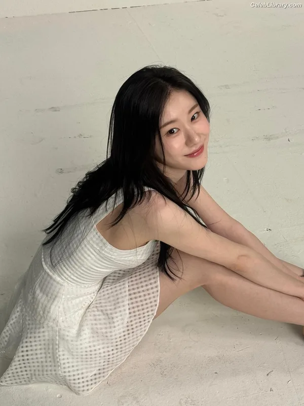 Chaeryeong - ITZY (채령) photo 14 of 660