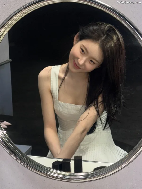 Chaeryeong - ITZY (채령) photo 15 of 660